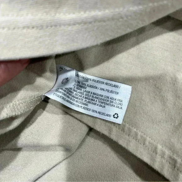 TENNIS 🎾 SKIRT Tan, knit, button detailing, built in shorts - Picture 6 of 7